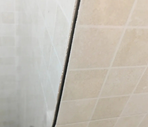 平鲁瓷砖空鼓维修公司分享阳台瓷砖脱落的修复过程可以分为以下几个步骤